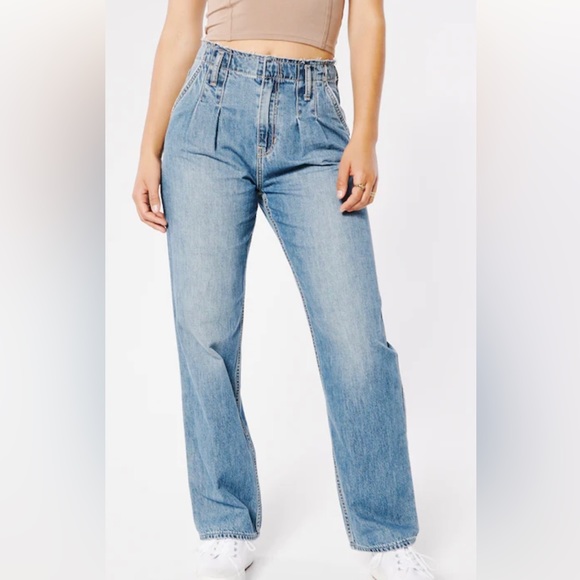 ULTRA HIGH-RISE LIGHTWEIGHT MEDIUM WASH DAD JEANS - Picture 2 of 5